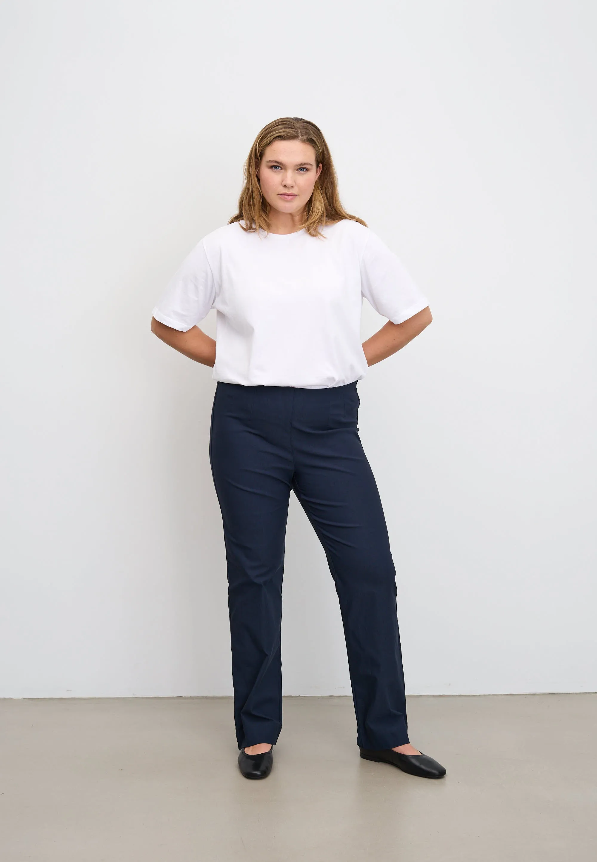 Betty Regular - Medium Length - Navy