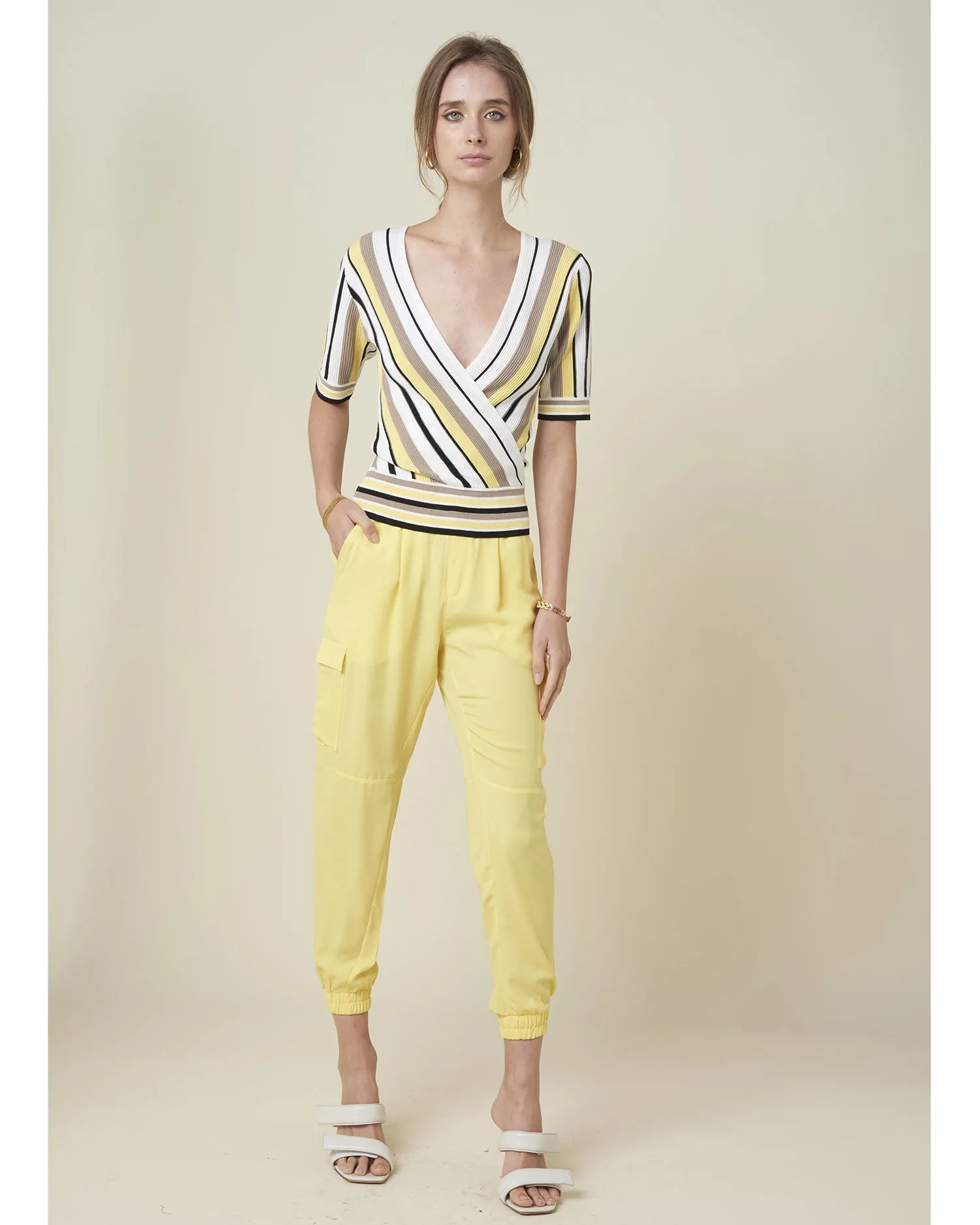 Cropped trousers elastic ankles