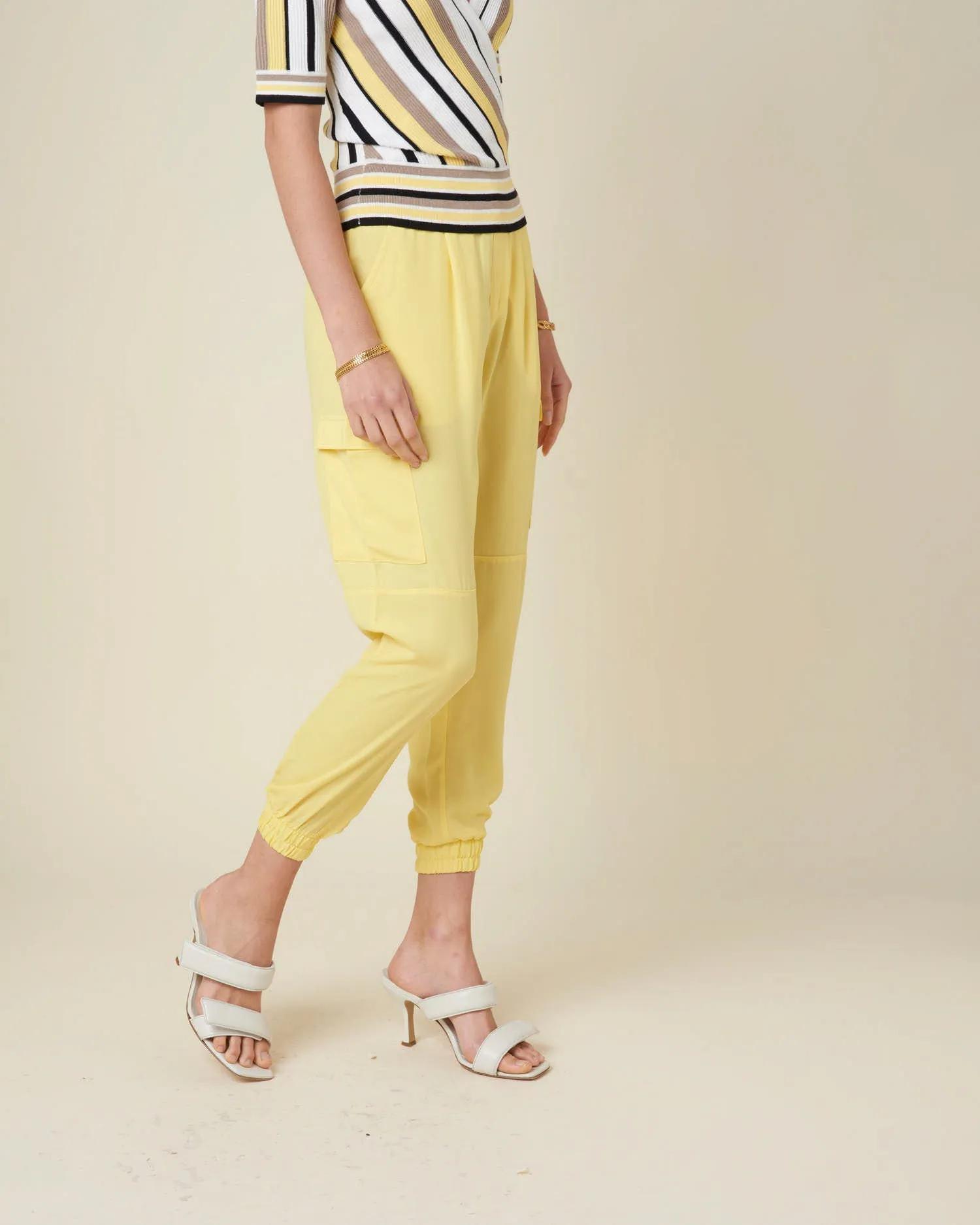 Cropped trousers elastic ankles