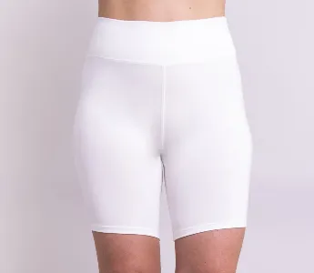 Hallie Comfort-short in White- size L