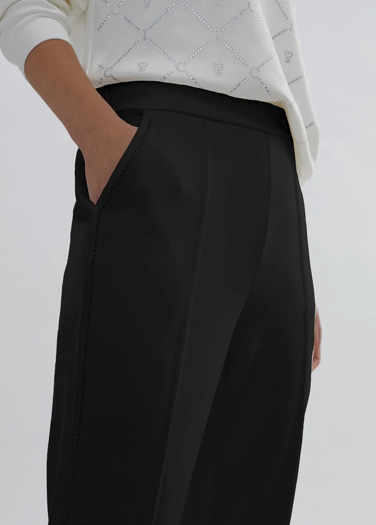 Trousers with an elastic waistband